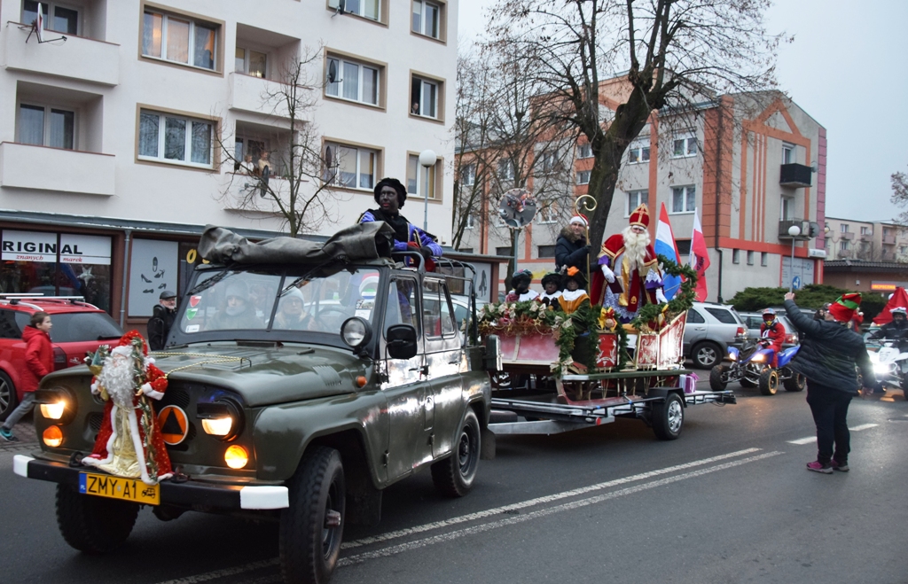 Mikołaj przyjechał na imprezę w eskorcie 