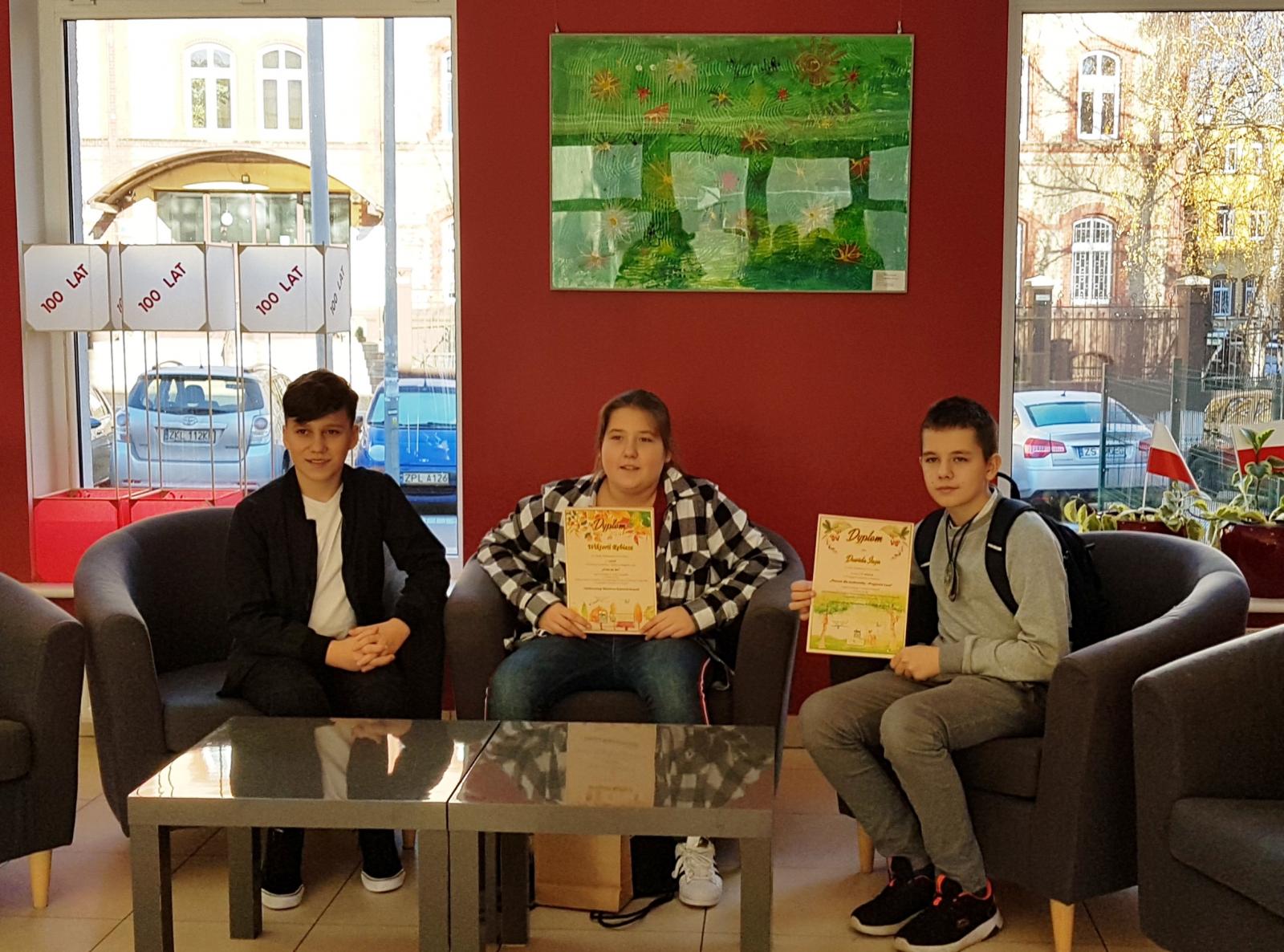 Powiększ zdjęcie. Laureaci konkursu Prezent dla środowiska