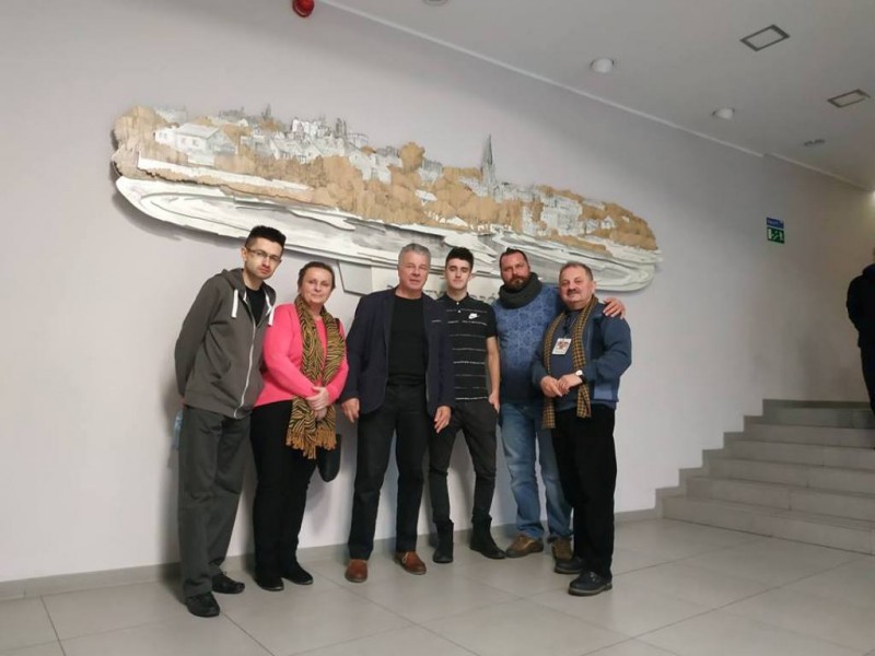 Powiększ zdjęcie.  Wykonawcy od lewej: Bartosz Mazurkiewicz, Krystyna Hejbowicz, Emilian Kamiński, Nikodem Mazur i Bartosza Mazurkiewicza z instruktorem Anatolem Wierzchowskim,