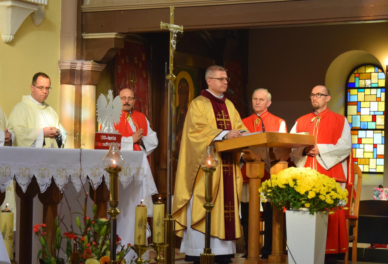 Powiększ zdjęcie. Henryk Łącki podczas uroczystej mszy św. podczas obchodów 11.11.2018 r. 