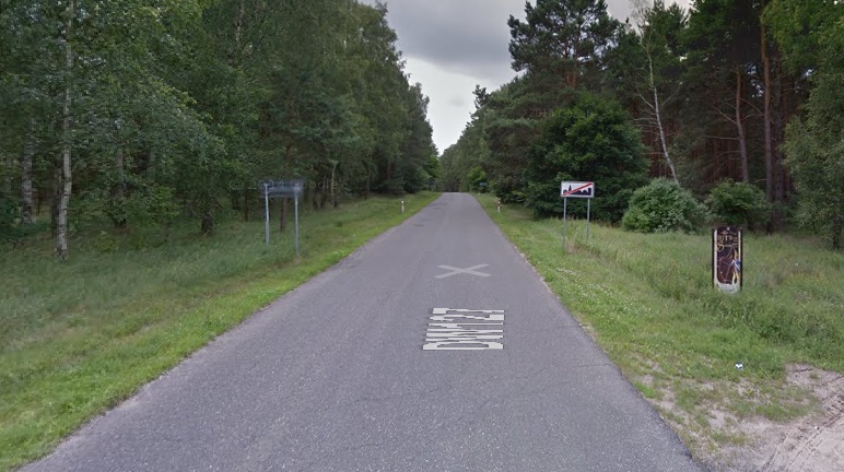 Powiększ zdjęcie. Widok na drogę wojewódzką w kierunku Chwarszczan (fot. https://maps.google.pl/