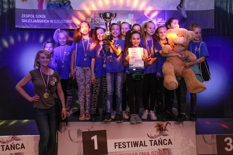 Powiększ zdjęcie. Zespół na podium 