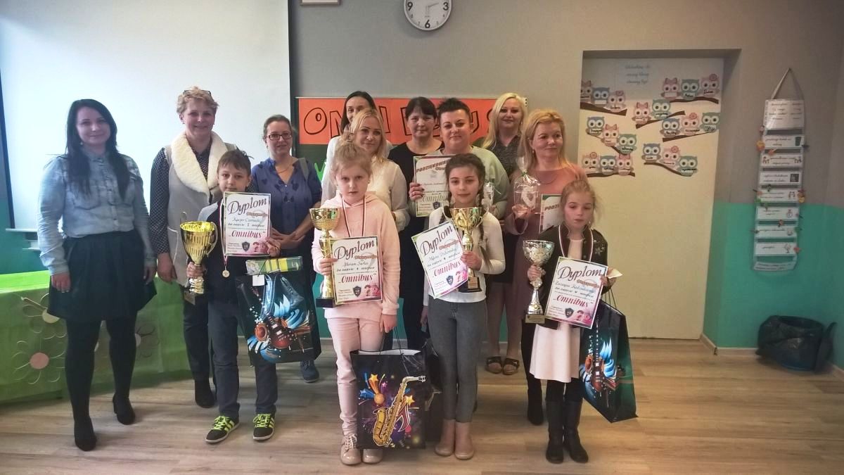Powiększ wspólne zdjęcie uczestników konkursu wraz z opiekunami i organizatorami 