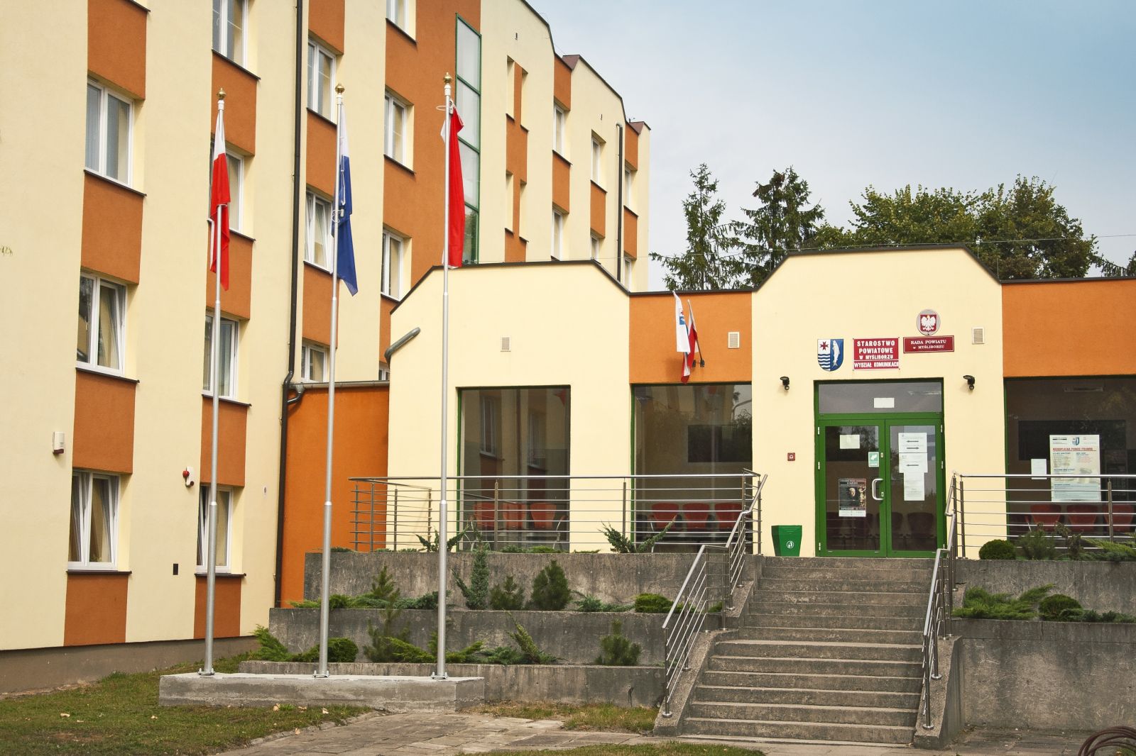 Powiększ zdjęcie. Siedziba Starostwa Źródło: www.powiatmysliborski.pl