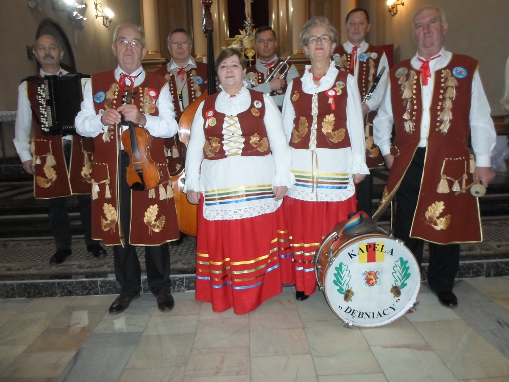 Kapela wystapiła też w kościele