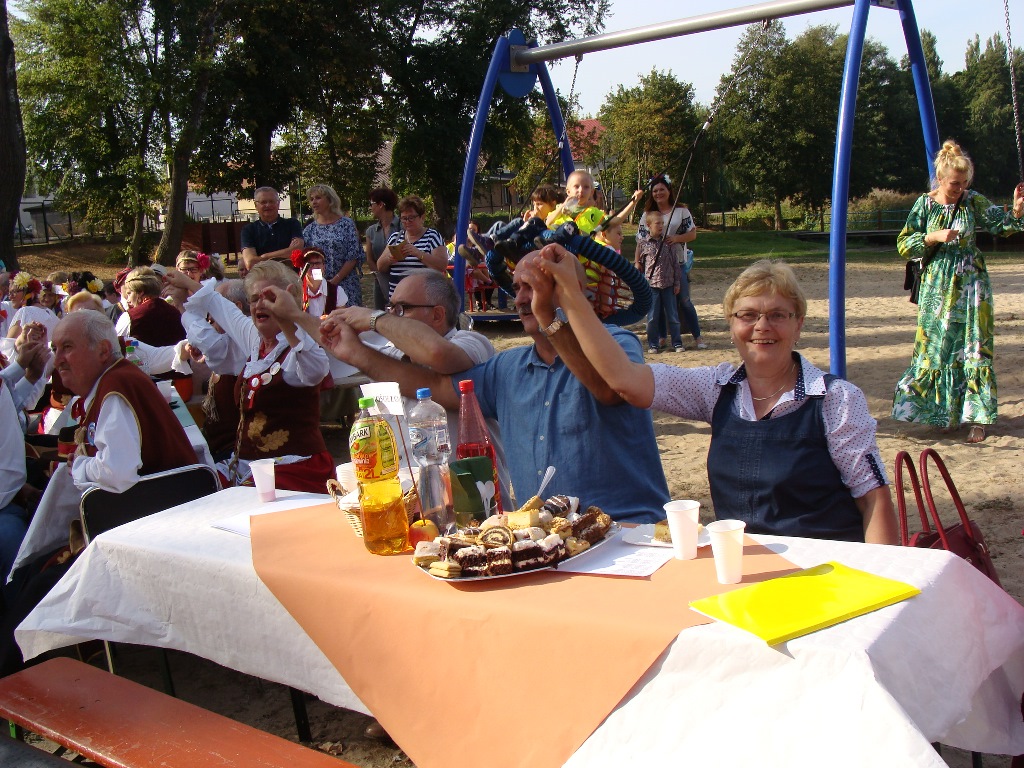 Podczas biesiady wszyscy wspólnie śpiewali