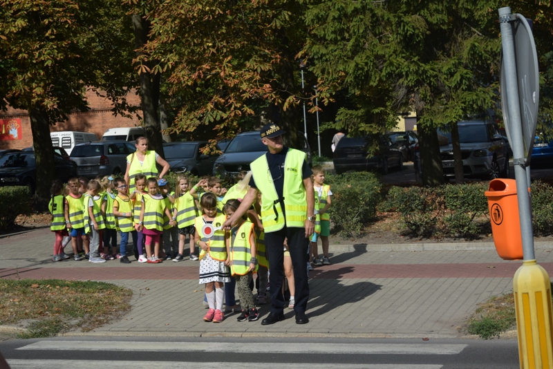 Przechodzenie przez przejście dla pieszych