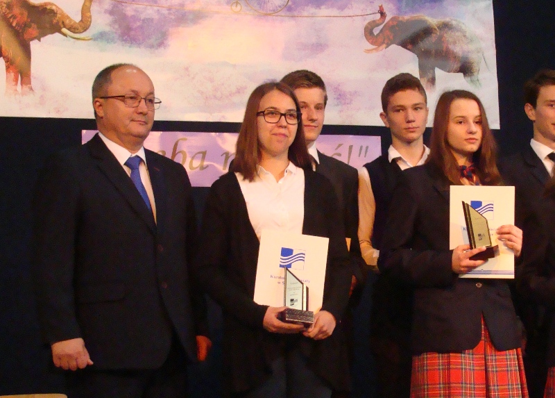 Katarzyna Azarkiewicz (druga od lewej) (link prowadzi do powiększonej wersji zdjęcie)