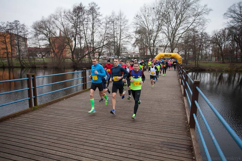 Start biegaczy (link prowadzi do powiększonej wersji zdjęcia) fot. Mateusz Kowalczyk
