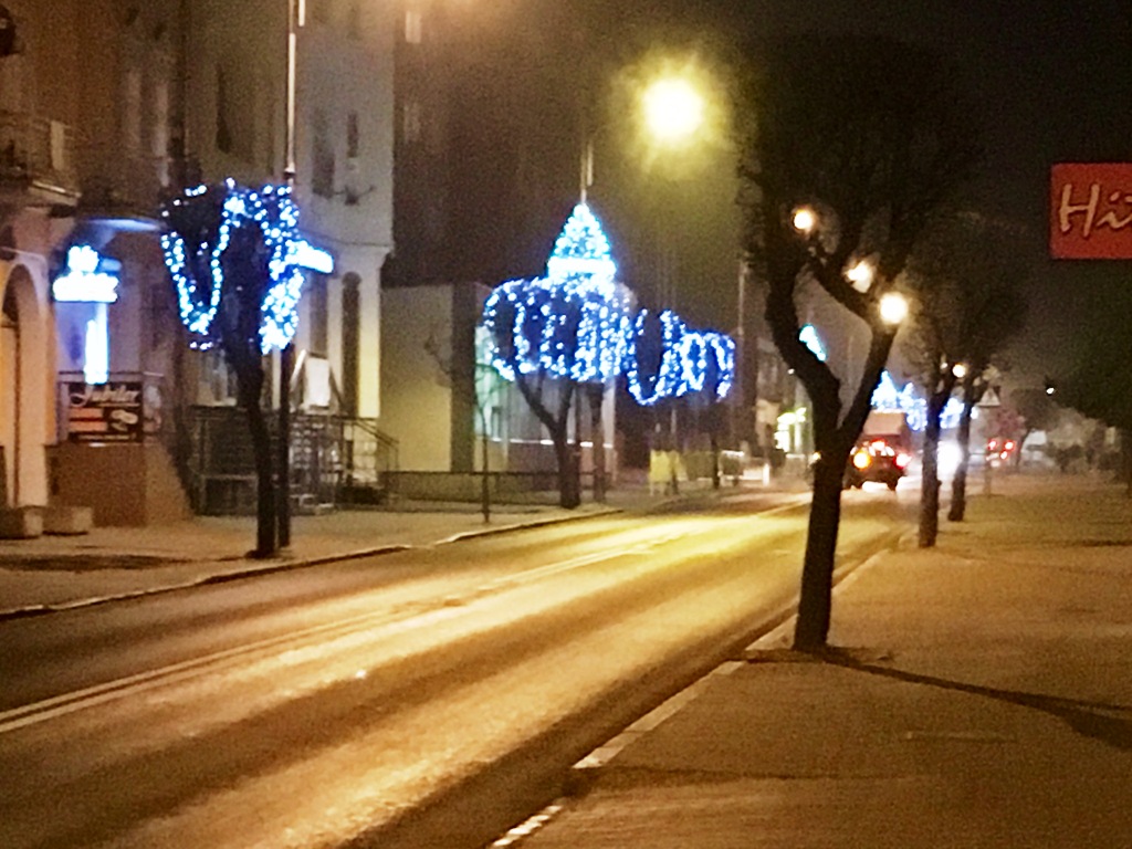 Ozdoby wzdłuż ulicy Mickiewicza (link prowadzi do powiększonej wersji zdjęcia)