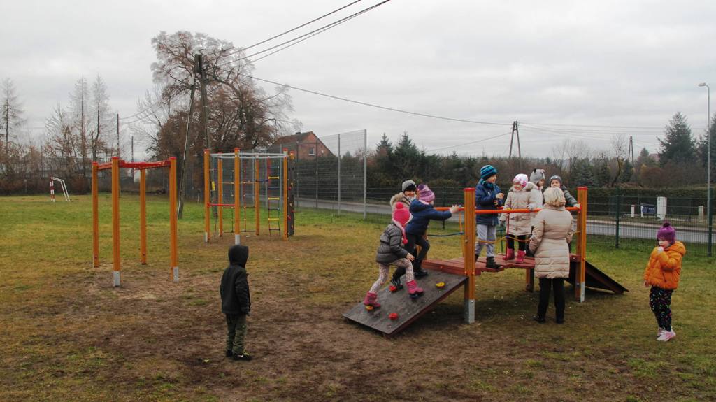 Dzieci w Barnówku już korzystają z nowych urządzeń