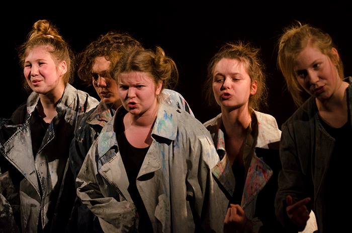 Aktorki z Teatru Kod podczas występu (źródło: fb Teatr KOD)