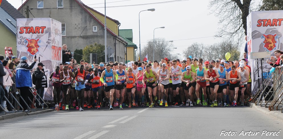 Zawodnicy na starcie 43. Maratonu Dębno