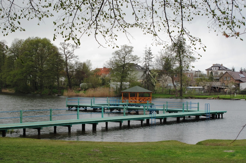 Pomost na plaży miejskiej w Dębnie