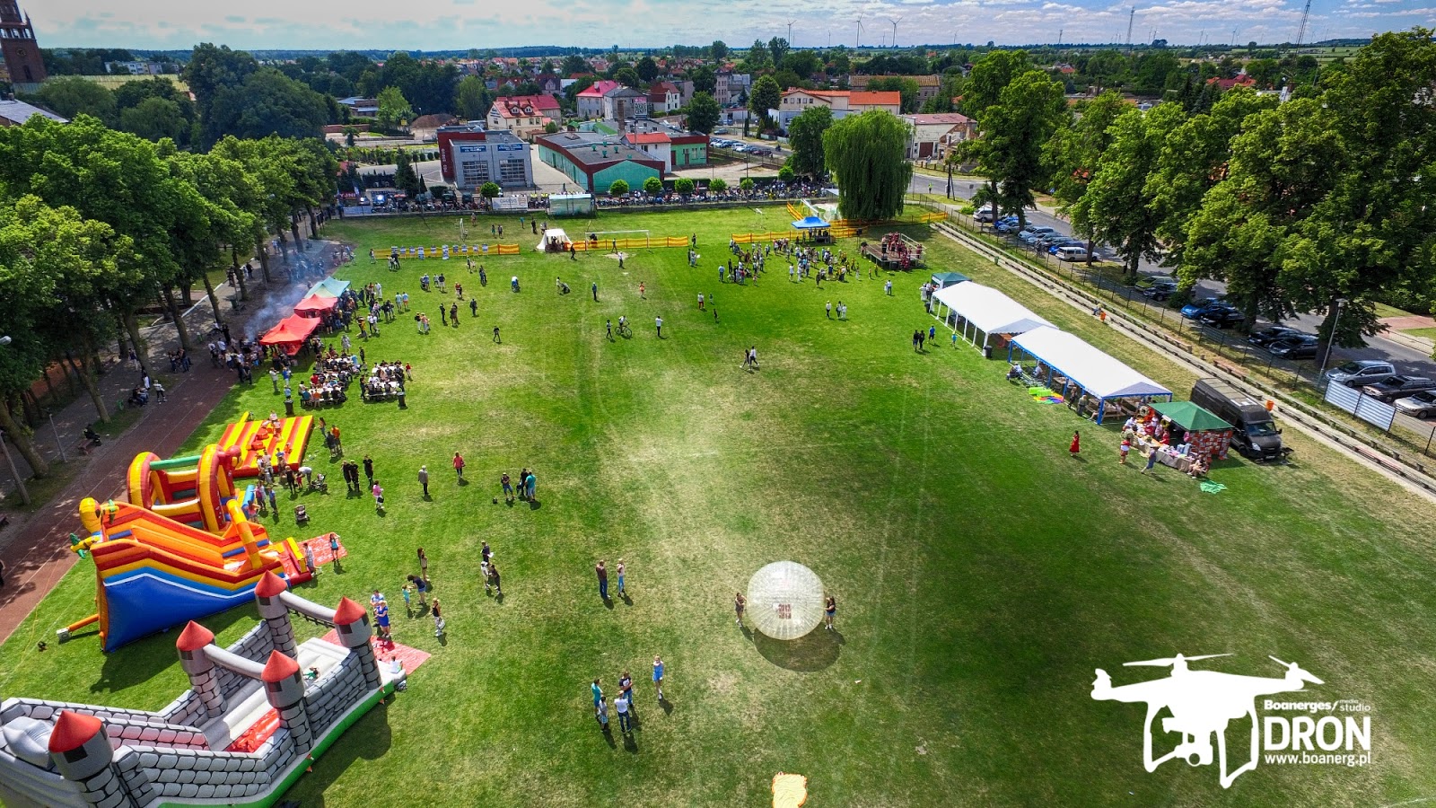Zdjęcie z drona na boisko