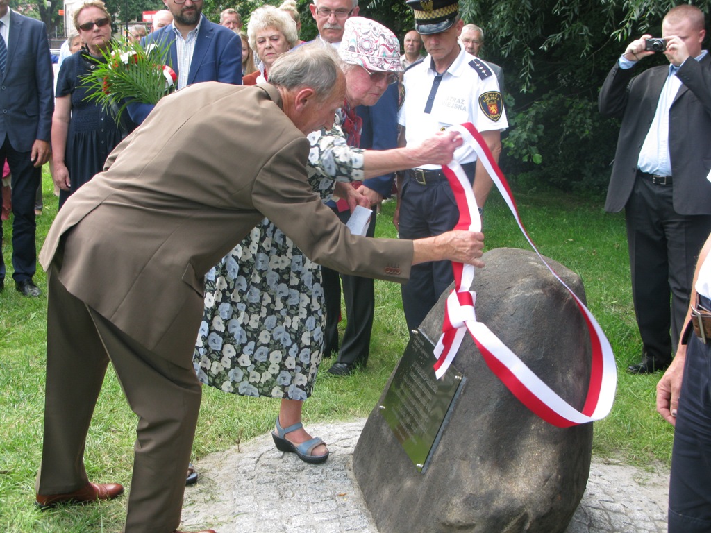 Odsłonięcie kamienia pamiątkowego