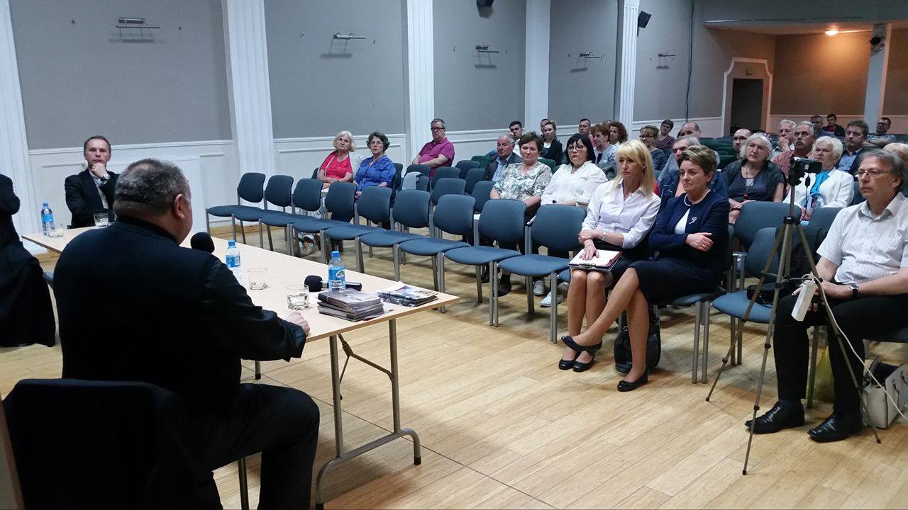 Widok na salę wykładową (link prowadzi do powiększonej wersji zdjęcia)