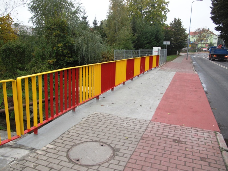Naprawiono spękaną wylewkę betonową mostu 