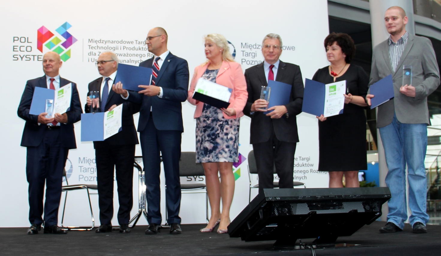Nagrodę odebrał Przewodniczący Zarządu Celowego Związku Gmin CZG-12 – Tadeusz Pietrucki. Wręczenie nagród odbyło się podczas Targów Poleko 2016, 11 października br. (link prowadzi do powiększonej wersji zdjęcia)