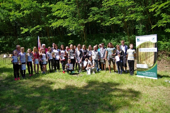 Powiększ zdjęcie. Grupa uczestników zawodów