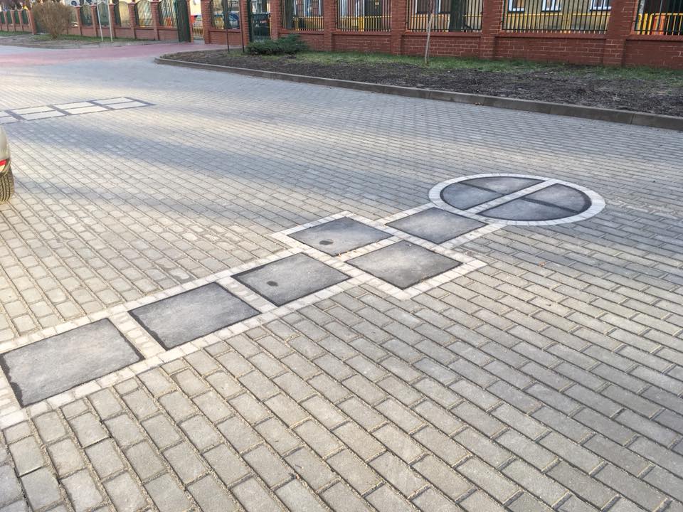 Na nowej nawierzchni powstały gry chodnikowe