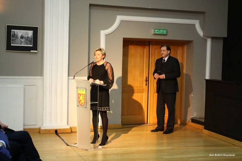 Prezes Fundacji Anna Gryciak przemawia