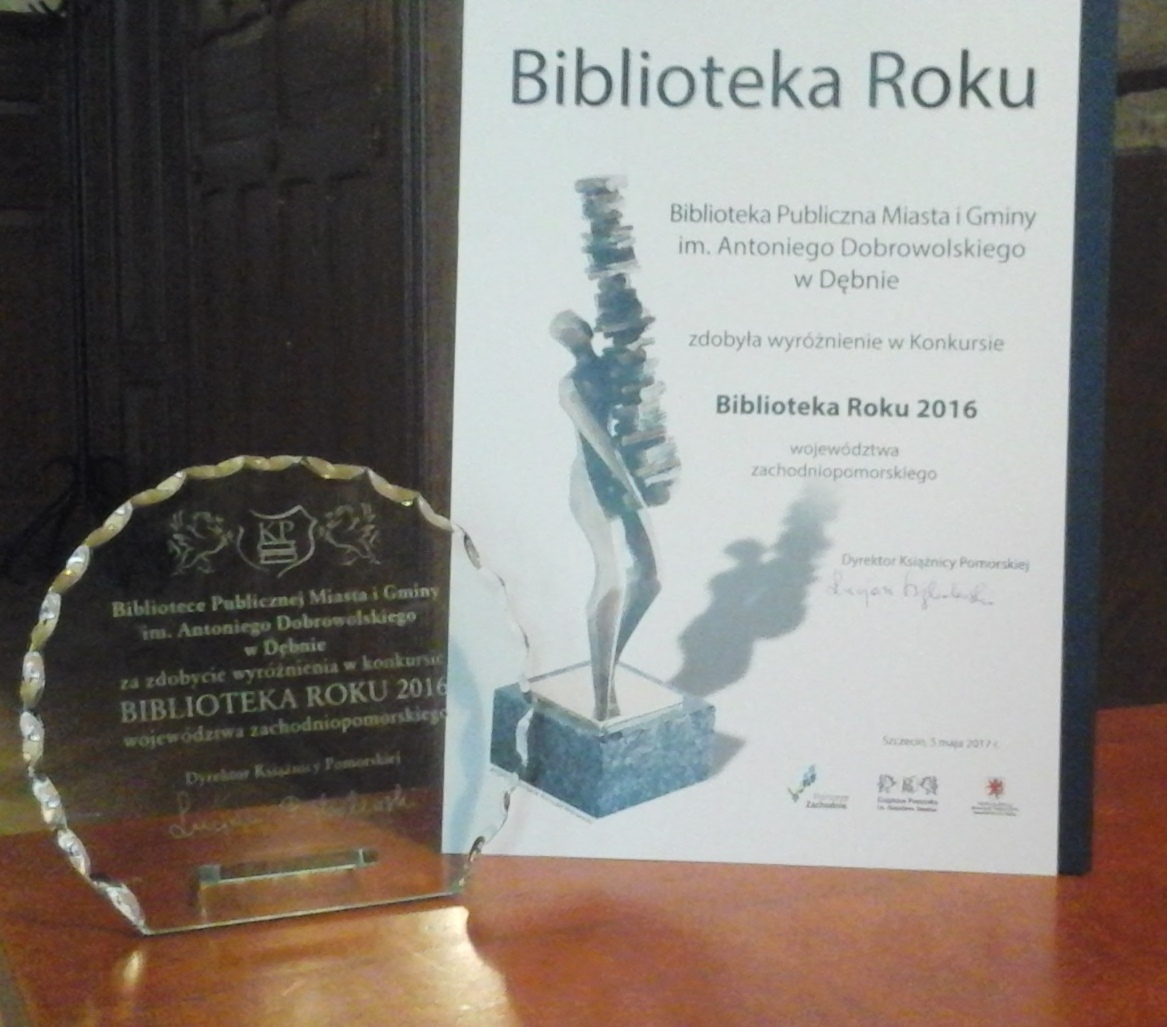Powiększ zdjęcie dyplom i szklana statuetka dla biblioteki w Dębnie