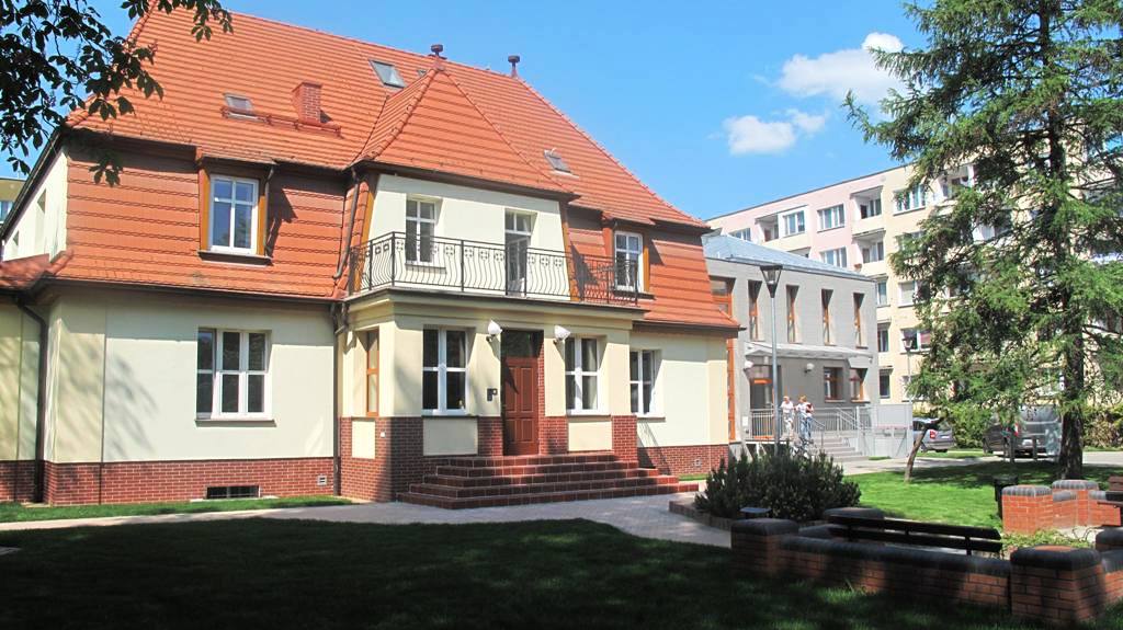 Powiększ zdjęcie. Budynek Przedszkola nr 2 i Gminnego Żłobka 
