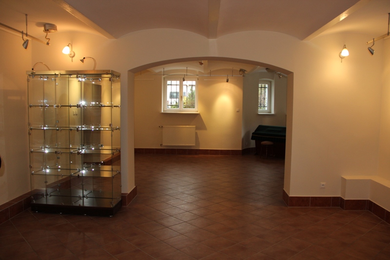 Sala wystawowa w piwnicy