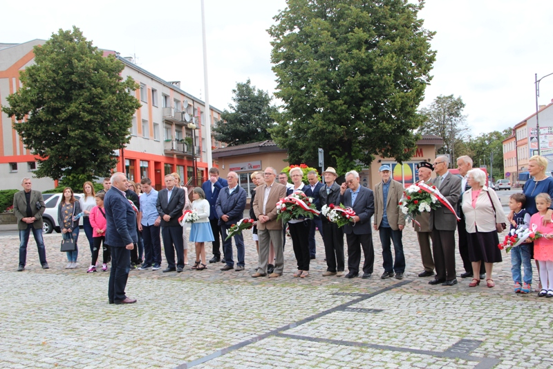 Jan Knapik przemawia do zgromadzonych uczestników 