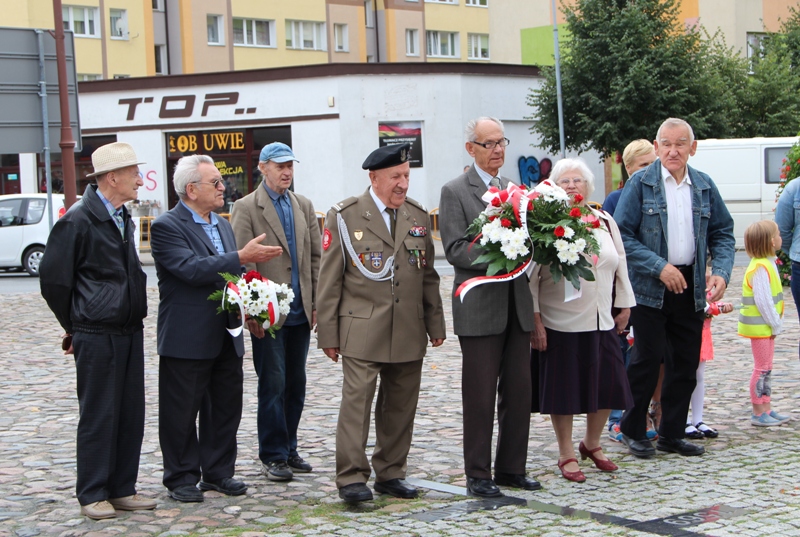 Dębnowskie środowisko związków kombatanckich, w drugiej lini stowarzyszenie Sokół 
