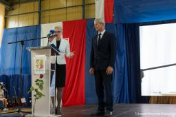 Przemowa Zachodniopomorskiego Kuratora Oświaty, obok Burmistrz Dębna