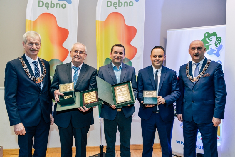 Od lewej: Burmistrz Dębno P. Downar, E. Zioła, Larix: W. Czepułkowski, S. Rymar, P. Chrobak