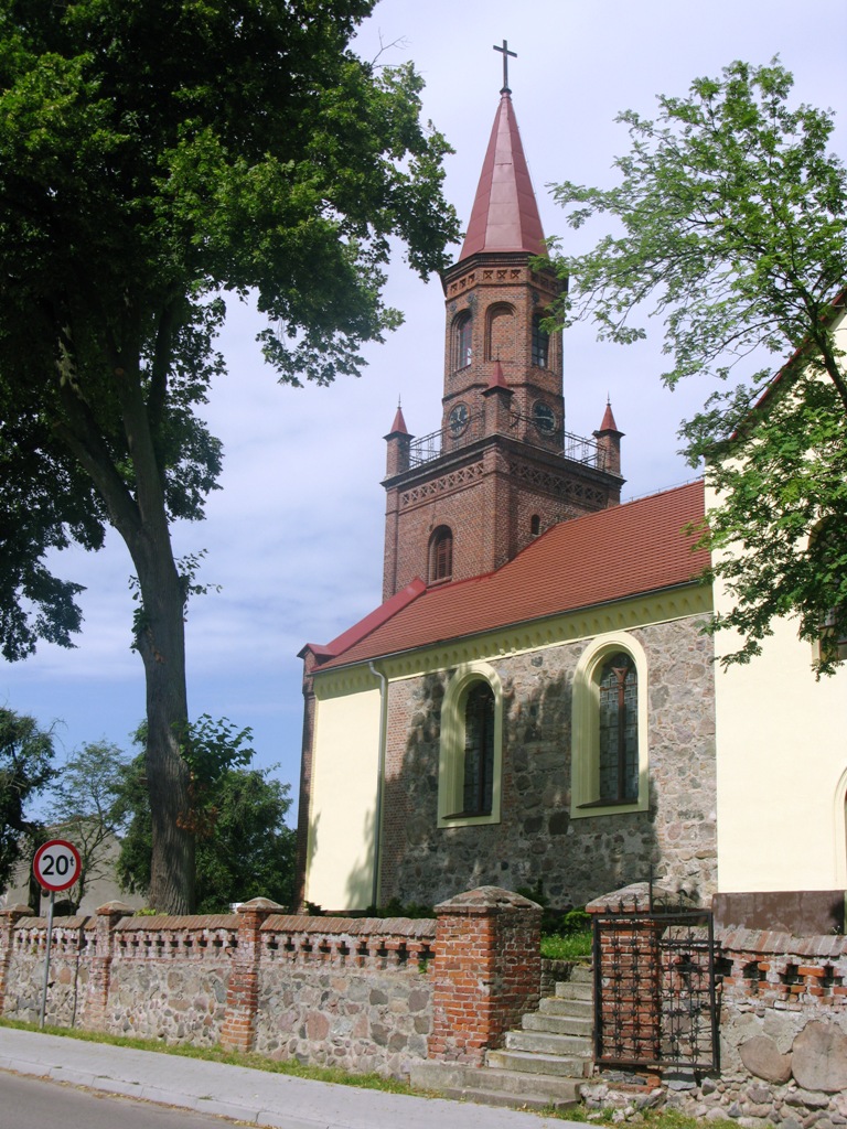 Powiększ zdjęcia. Kościół w Warnicach