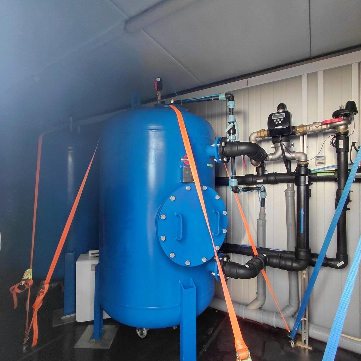 Obraz zawierający rura, inżynieria, maszyna, niebieskie