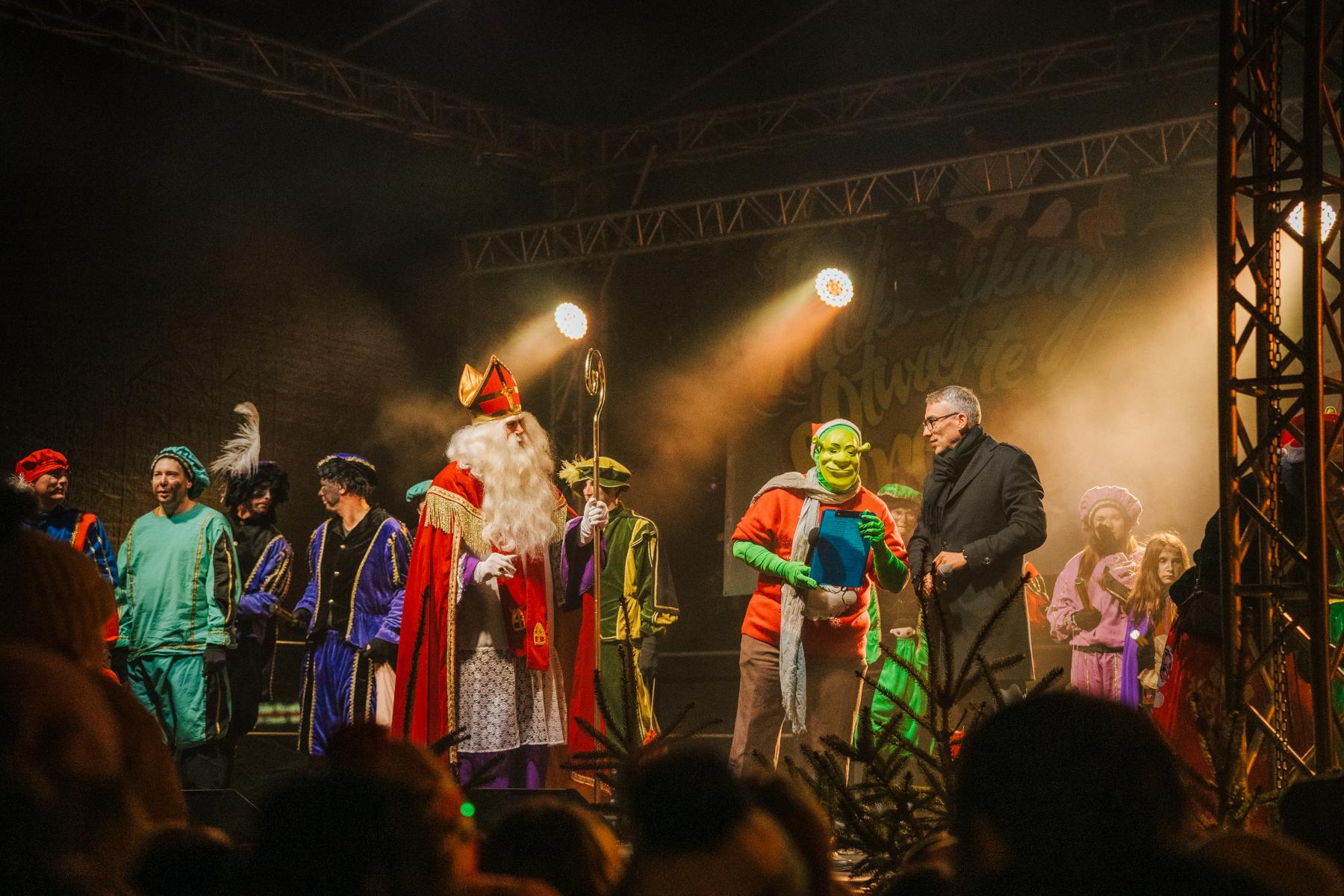 Na scenie Mikołaj z Holandii, Czarne Piotrusie, Burmistrz Dębna