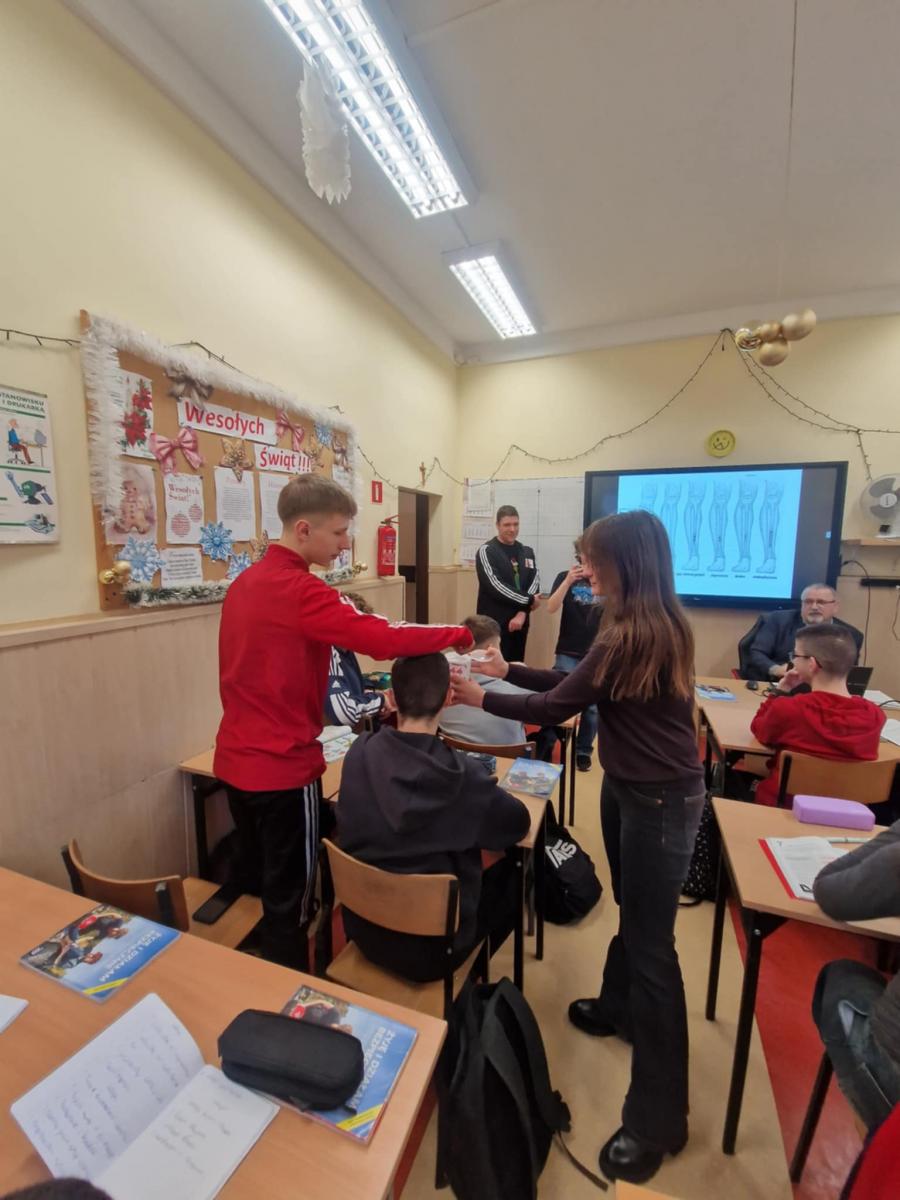 Uczniwoie w klasie 
