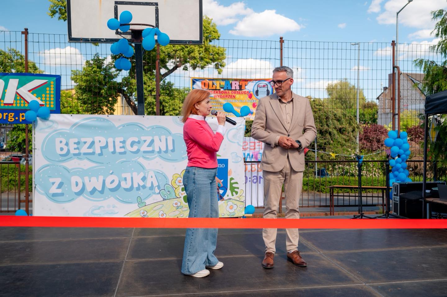 Na scenie pani dyrektor i burmistrz Dębna