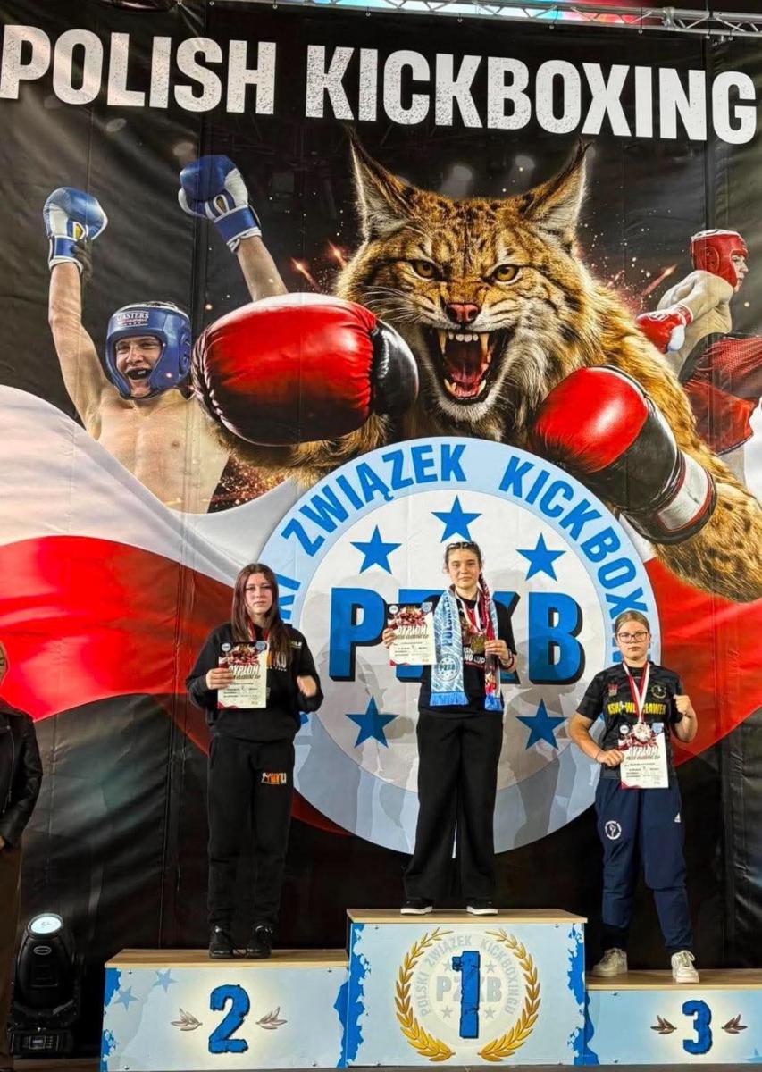 Aleksandra Sala stoi na najwyższym podium 