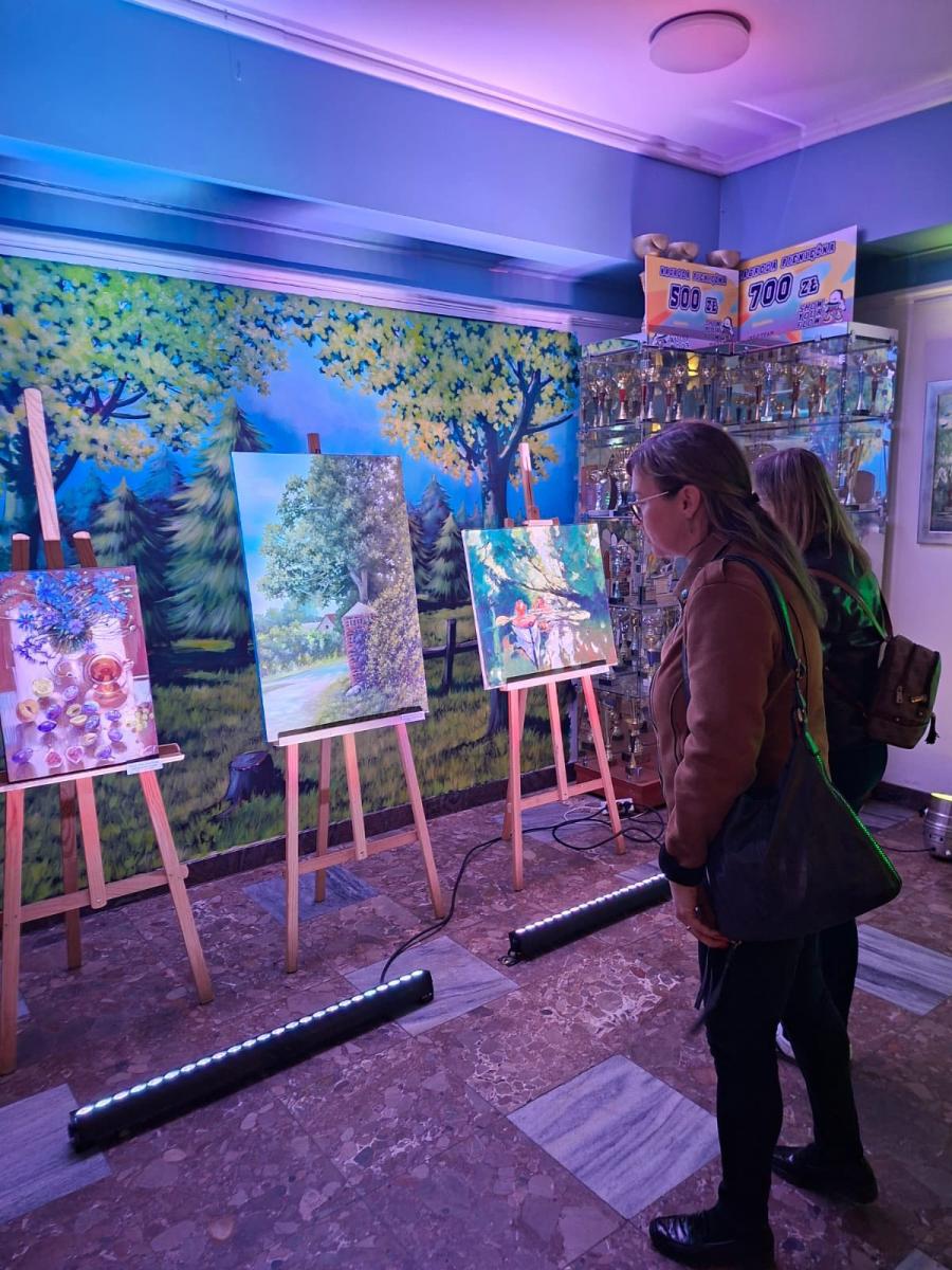 Wystawa obraz&oacute;w w Dębnowskim Ośrodku Kultury