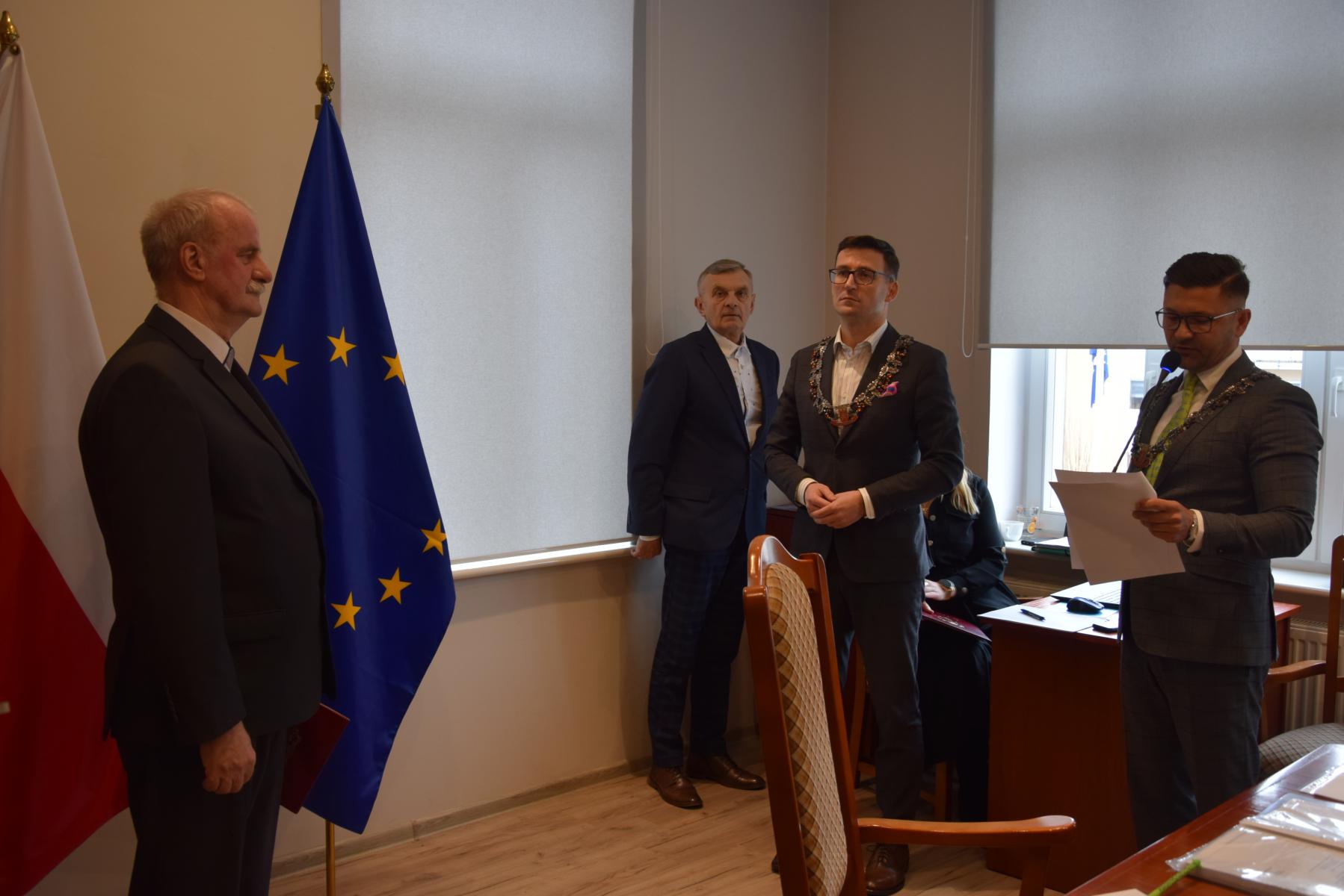 Nowy radny składa ślubowanie 