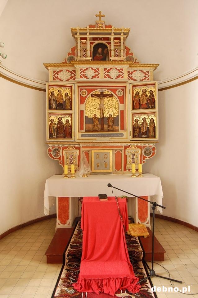 Ołatarz w kościele w Warnicach